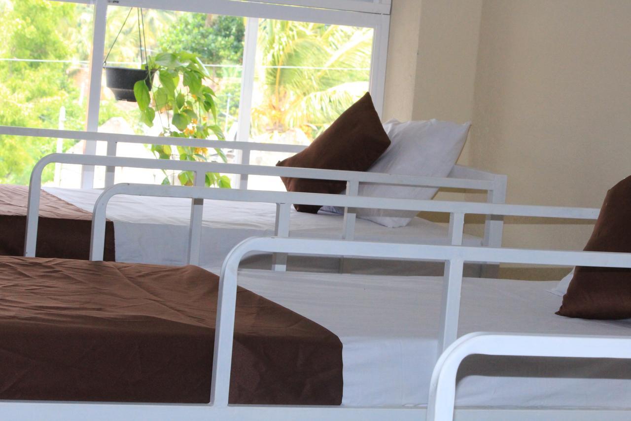 Beach Break Surf Hostel Weligama Exteriér fotografie